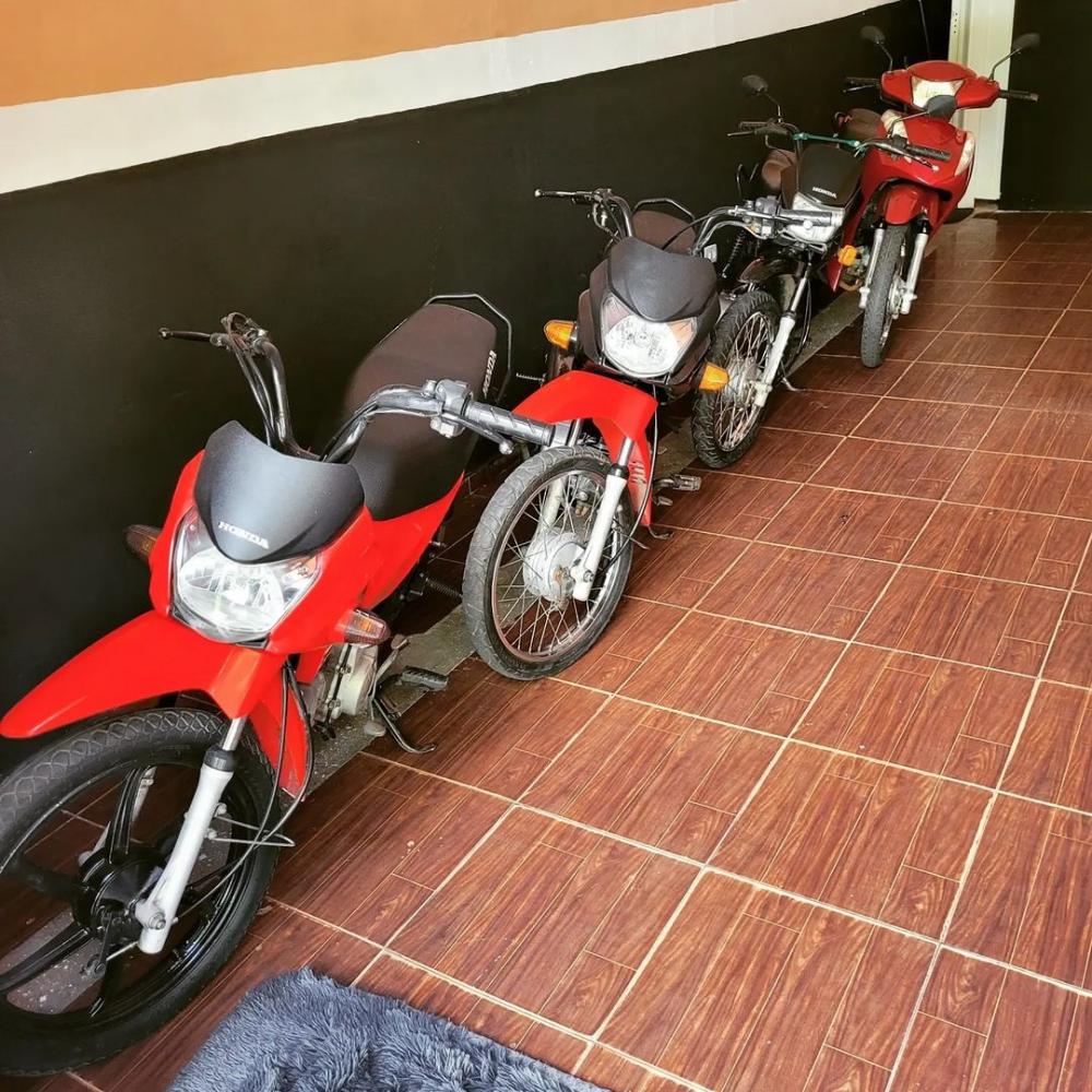 Moto Moto vendo dois Moto Motos numa moto