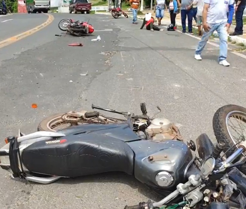 Grave Colisão Entre Motos Deixa Duas Pessoas Feridas Na Entrada De